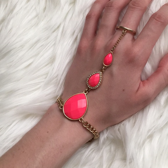 ❄️ 5 for $20.❄️ Hand Chain Bracelet ❄️ - Picture 2 of 3